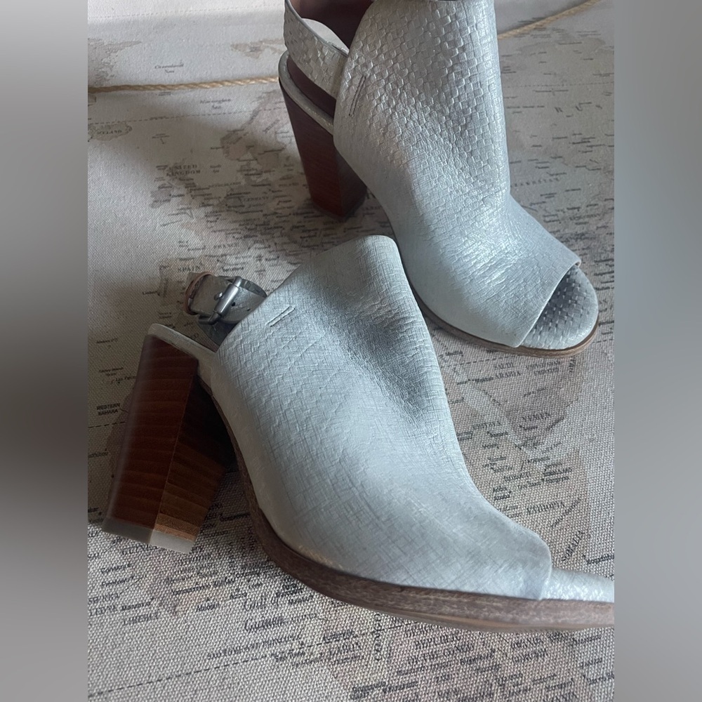 🆕Gentle Souls Peep Toe Slingback Block Heel Size 6 NWOB - Picture 2 of 11